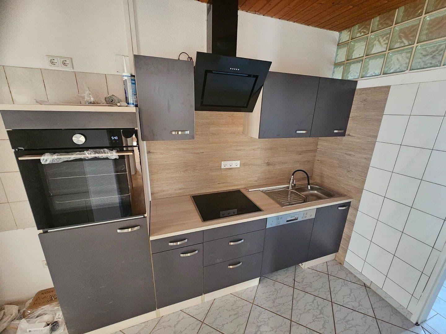 Pronájem bytu 4+1 73 m², Jahnstraße 21, Wiesbaden, Hessen Pronájem bytu 4+1 73 m², Jahnstraße 21, Wiesbaden, Hessen