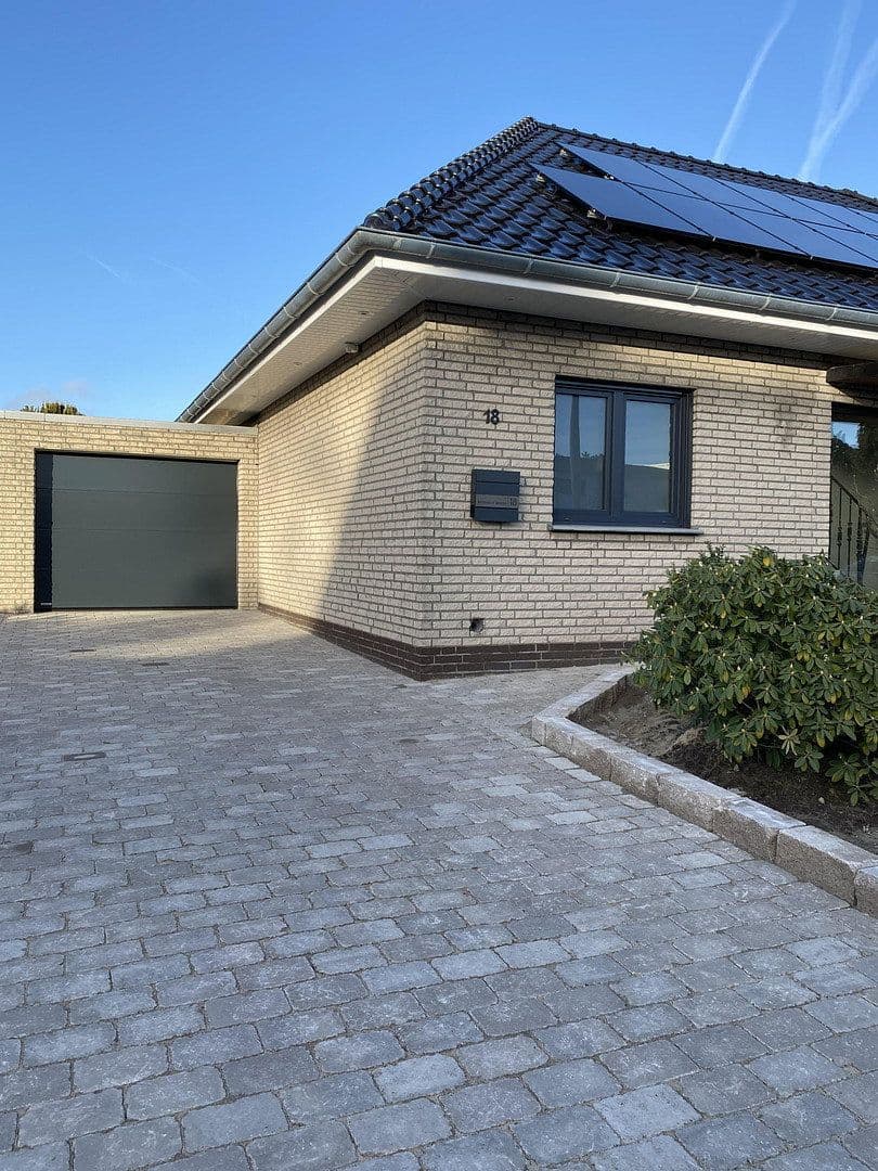 Prodej domu 210 m², pozemek 581 m², Cloppenburg, Dolní Sasko Prodej domu 210 m², pozemek 581 m², Cloppenburg, Dolní Sasko
