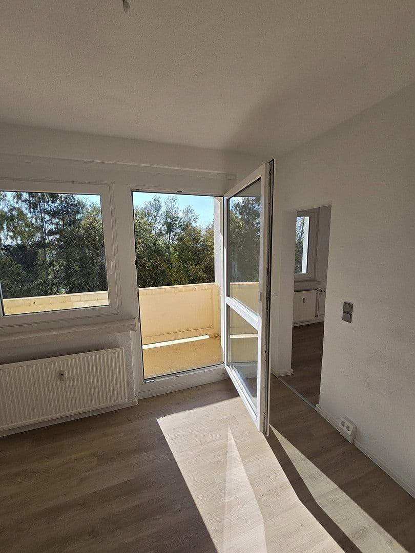 Pronájem bytu 3+1 60 m², Landgraben 8g, Hohenstein-Ernstthal, Sasko Pronájem bytu 3+1 60 m², Landgraben 8g, Hohenstein-Ernstthal, Sasko
