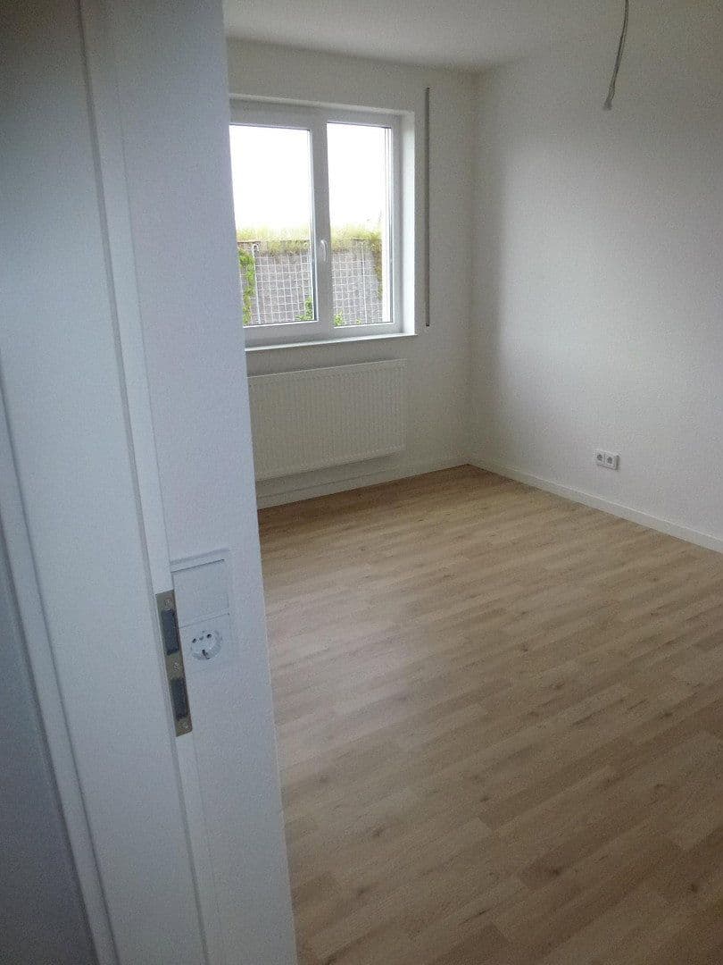 Pronájem domu 152 m², pozemek 216 m², Rotdornweg 117, Frankfurt, Hessen Pronájem domu 152 m², pozemek 216 m², Rotdornweg 117, Frankfurt, Hessen