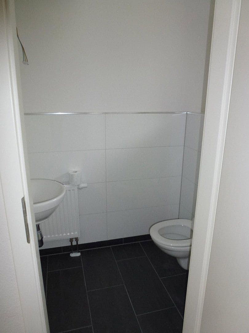 Pronájem domu 152 m², pozemek 216 m², Rotdornweg 117, Frankfurt, Hessen Pronájem domu 152 m², pozemek 216 m², Rotdornweg 117, Frankfurt, Hessen