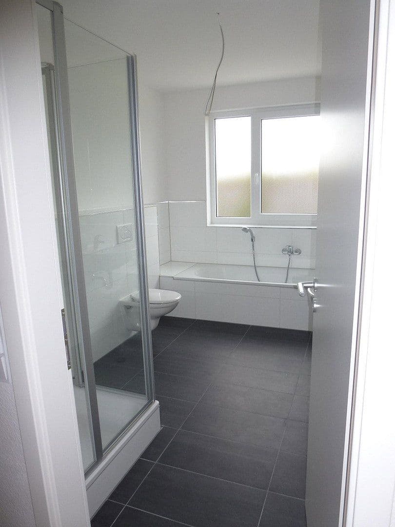 Pronájem domu 152 m², pozemek 216 m², Rotdornweg 117, Frankfurt, Hessen Pronájem domu 152 m², pozemek 216 m², Rotdornweg 117, Frankfurt, Hessen