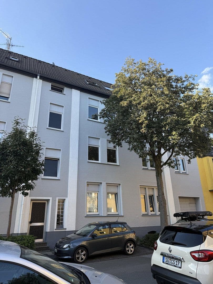 Pronájem bytu 3+1 98 m², Rheinstrasse 16, Solingen, Severní Porýní-Vestfálsko Pronájem bytu 3+1 98 m², Rheinstrasse 16, Solingen, Severní Porýní-Vestfálsko