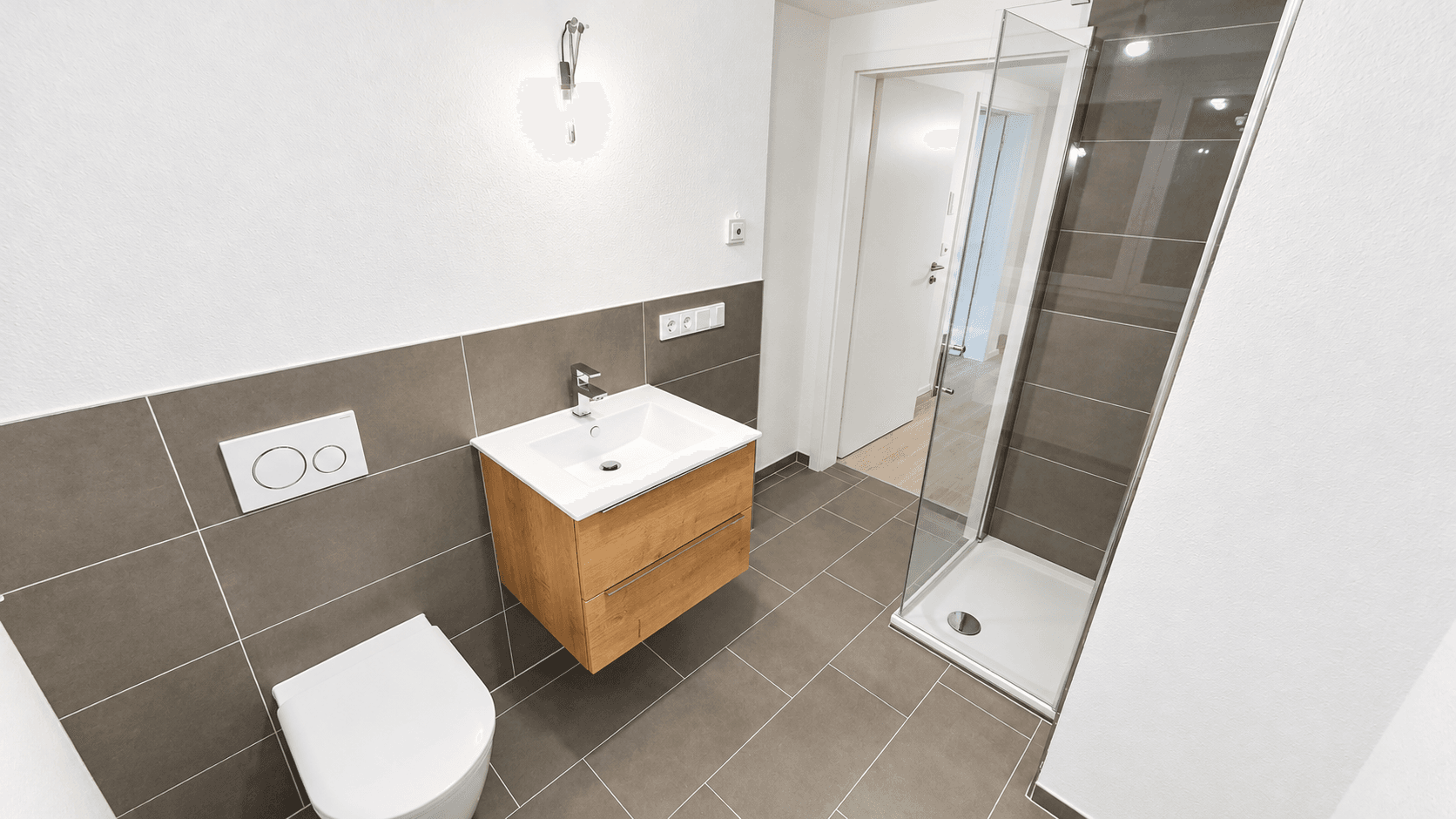 Pronájem bytu 2+1 70 m², Rheinstraße 14, Gailingen am Hochrhein, Bádensko-Württembersko Pronájem bytu 2+1 70 m², Rheinstraße 14, Gailingen am Hochrhein, Bádensko-Württembersko