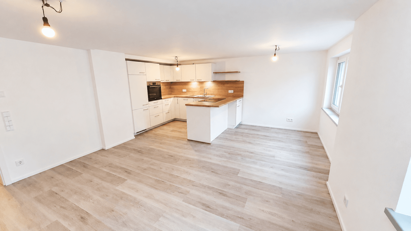 Pronájem bytu 2+1 70 m², Rheinstraße 14, Gailingen am Hochrhein, Bádensko-Württembersko Pronájem bytu 2+1 70 m², Rheinstraße 14, Gailingen am Hochrhein, Bádensko-Württembersko