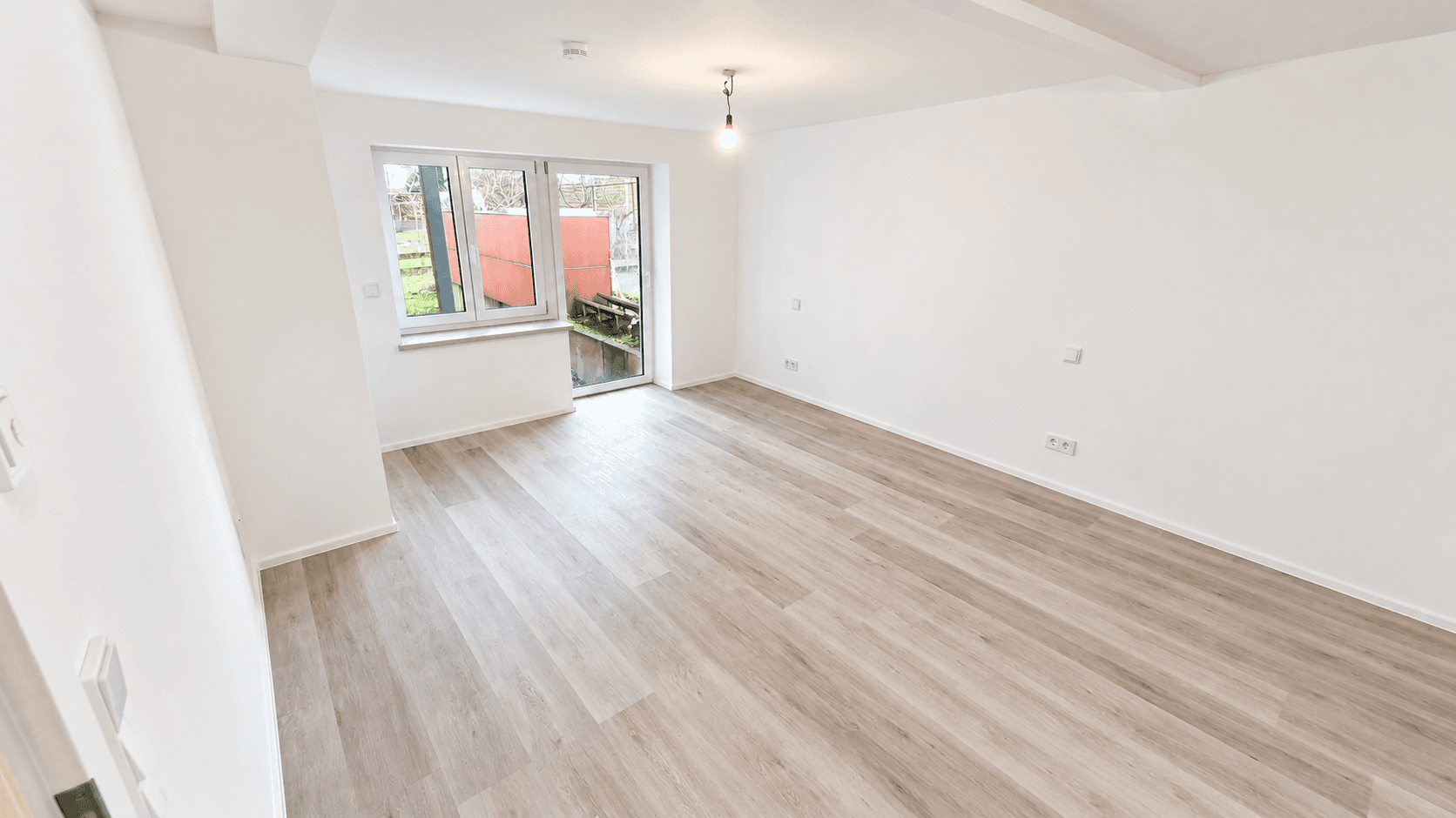 Pronájem bytu 2+1 70 m², Rheinstraße 14, Gailingen am Hochrhein, Bádensko-Württembersko Pronájem bytu 2+1 70 m², Rheinstraße 14, Gailingen am Hochrhein, Bádensko-Württembersko