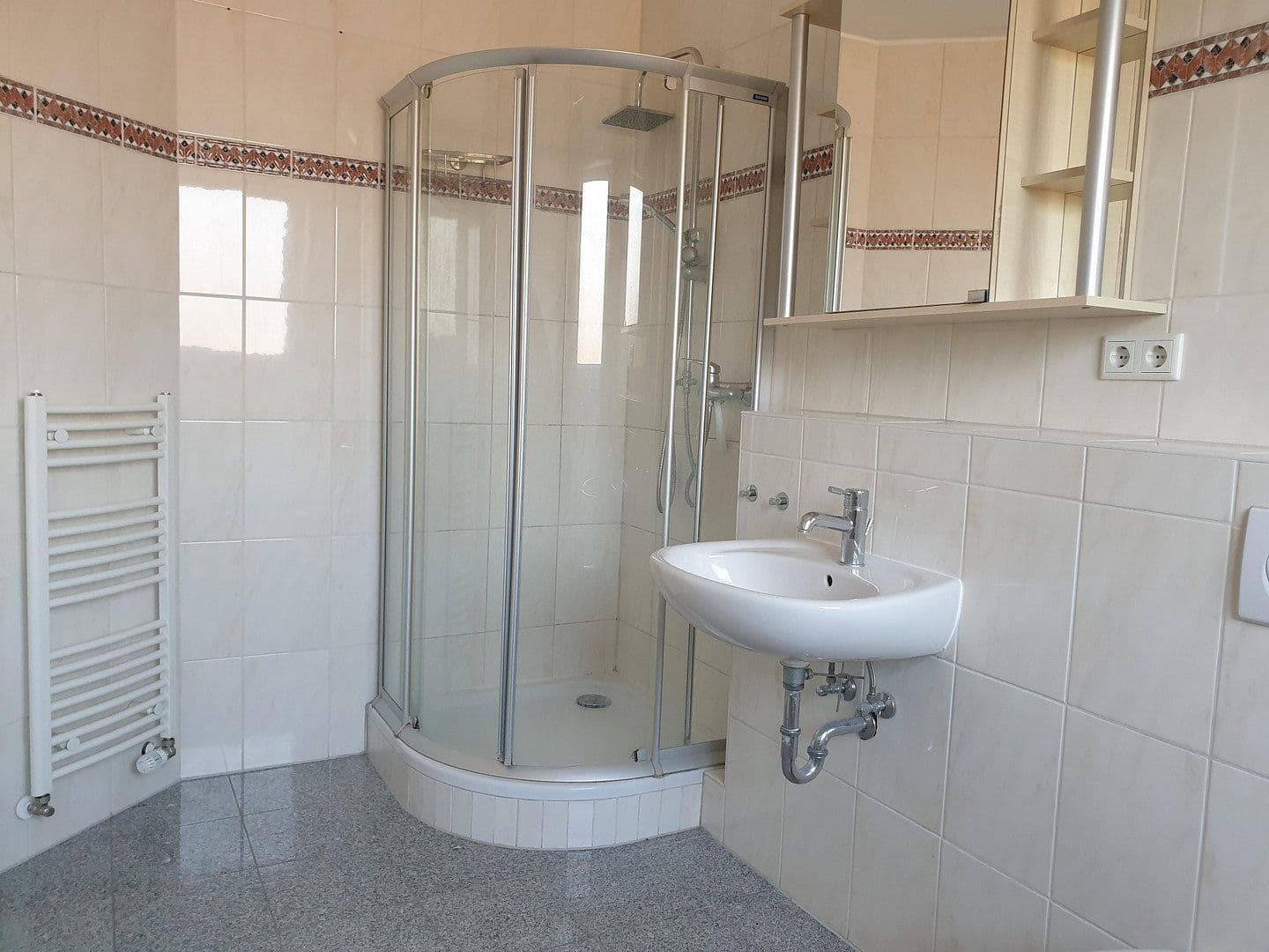 Prodej bytu 3+1 85 m², Langenfeld (Rheinland), Severní Porýní-Vestfálsko Prodej bytu 3+1 85 m², Langenfeld (Rheinland), Severní Porýní-Vestfálsko