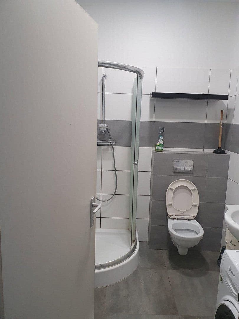 Pronájem bytu 2+1 60 m², Günderrodestr. 23, Frankfurt, Hessen Pronájem bytu 2+1 60 m², Günderrodestr. 23, Frankfurt, Hessen