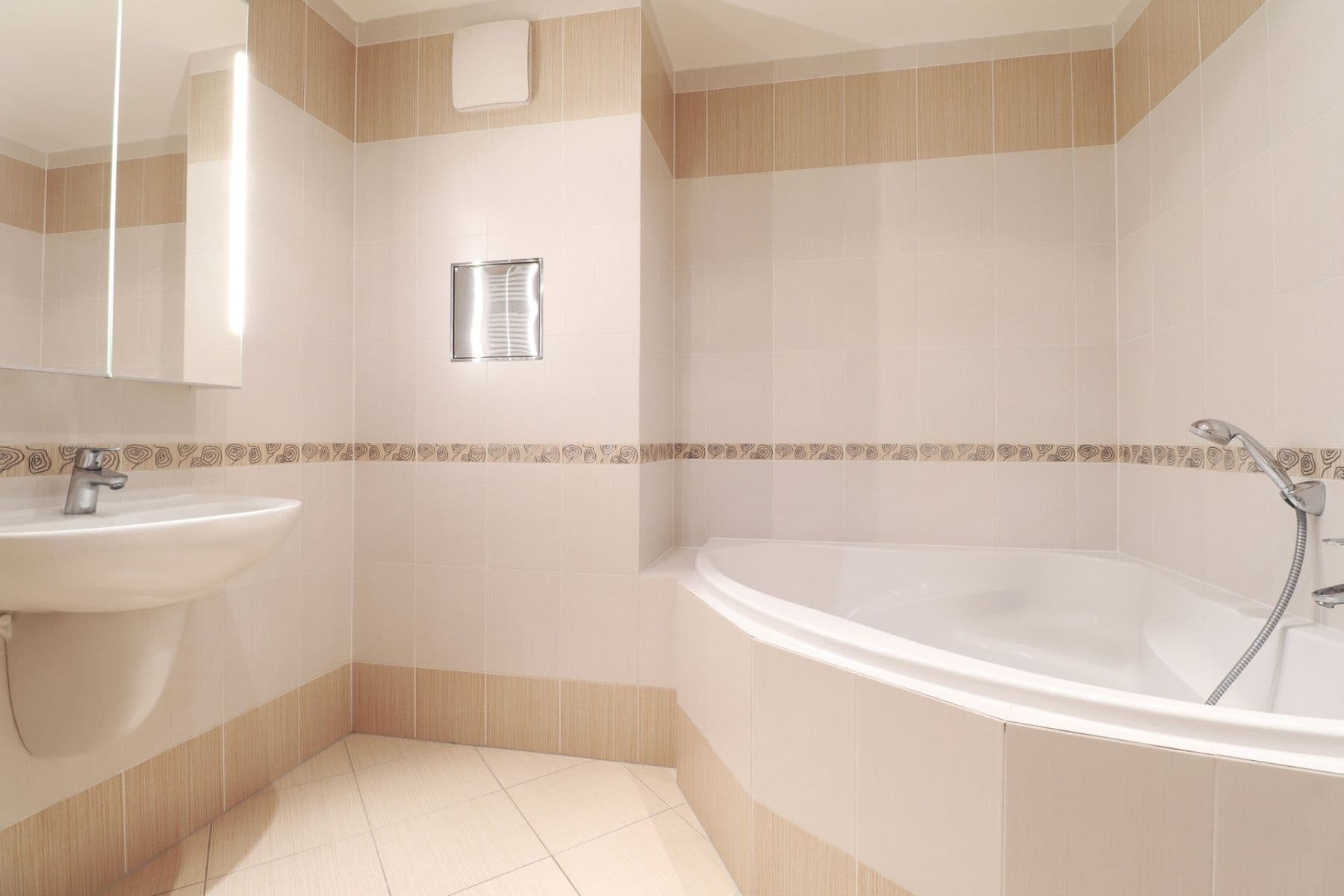 Pronájem bytu 3+kk 81 m², Nad Akcízem, Praha, Praha Pronájem bytu 3+kk 81 m², Nad Akcízem, Praha, Praha