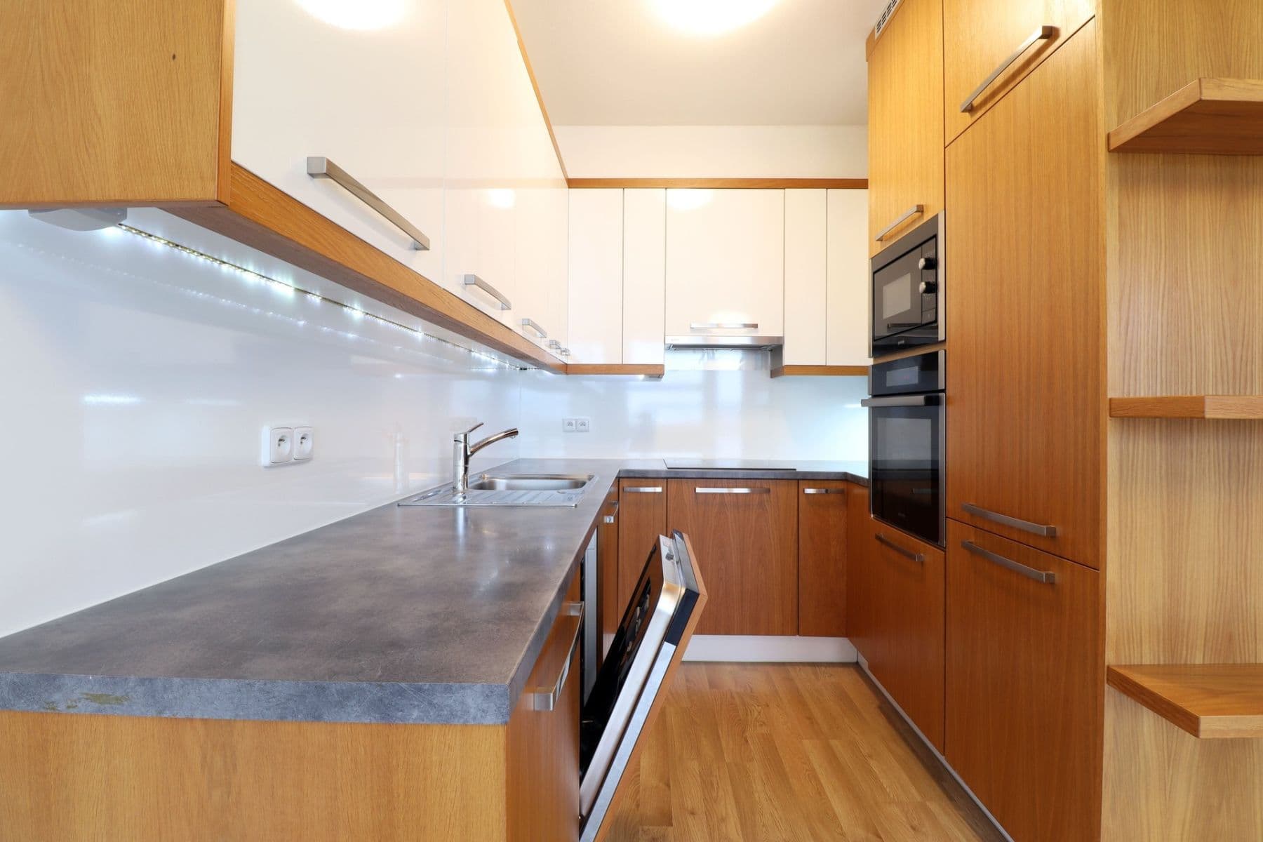 Pronájem bytu 3+kk 81 m², Nad Akcízem, Praha, Praha Pronájem bytu 3+kk 81 m², Nad Akcízem, Praha, Praha