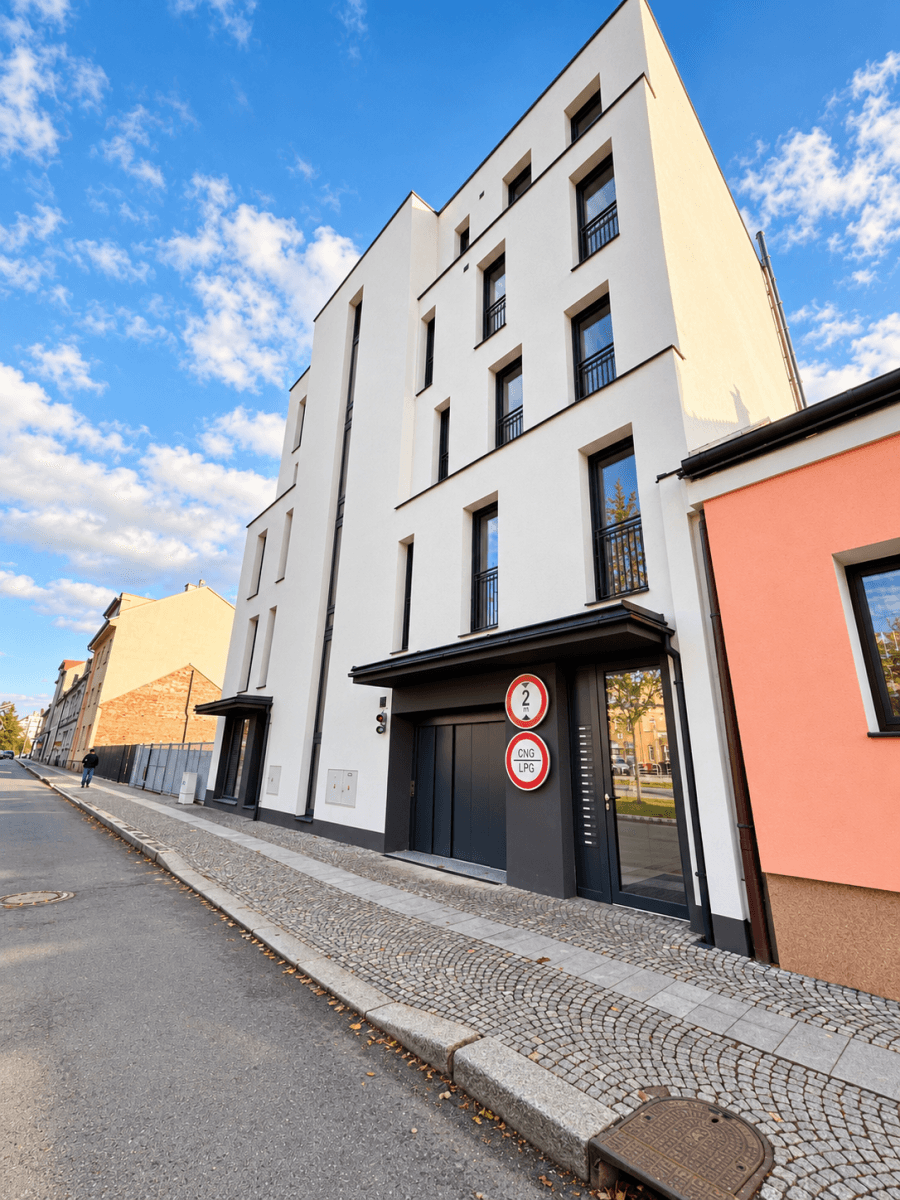 Pronájem bytu 1+kk 44 m², Gočárova třída, Hradec Králové, Královéhradecký kraj Pronájem bytu 1+kk 44 m², Gočárova třída, Hradec Králové, Královéhradecký kraj