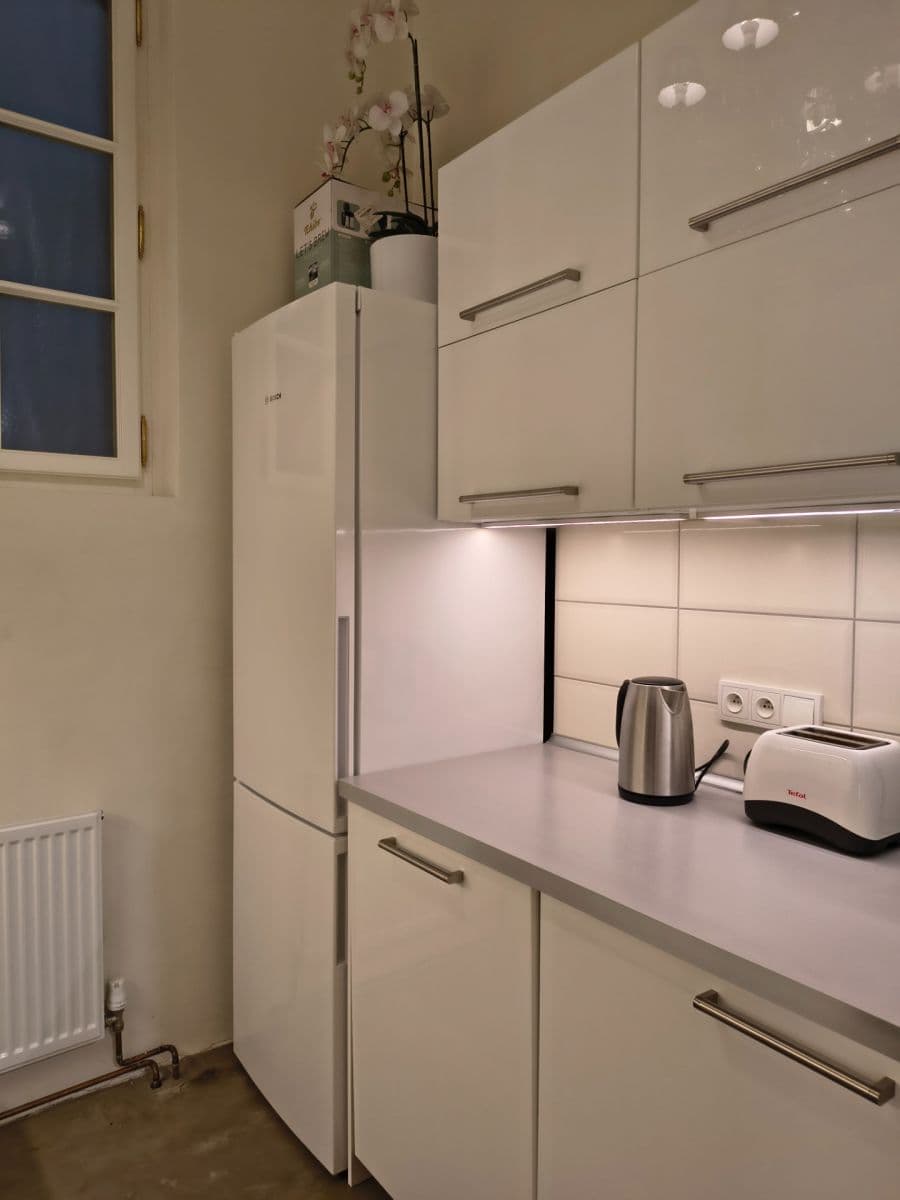 Pronájem bytu 1+1 33 m², Hálkova, Praha, Praha Pronájem bytu 1+1 33 m², Hálkova, Praha, Praha