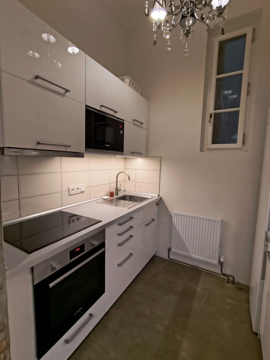 Pronájem bytu 1+1 33 m², Hálkova, Praha, Praha Pronájem bytu 1+1 33 m², Hálkova, Praha, Praha