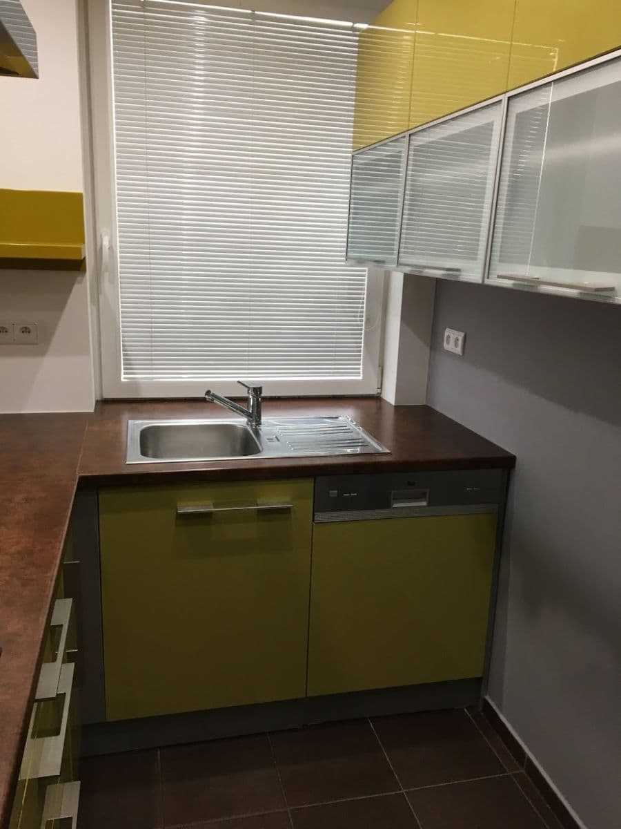 Pronájem bytu 2+kk 55 m², Zdeňka Štěpánka, Rakovník, Středočeský kraj Pronájem bytu 2+kk 55 m², Zdeňka Štěpánka, Rakovník, Středočeský kraj