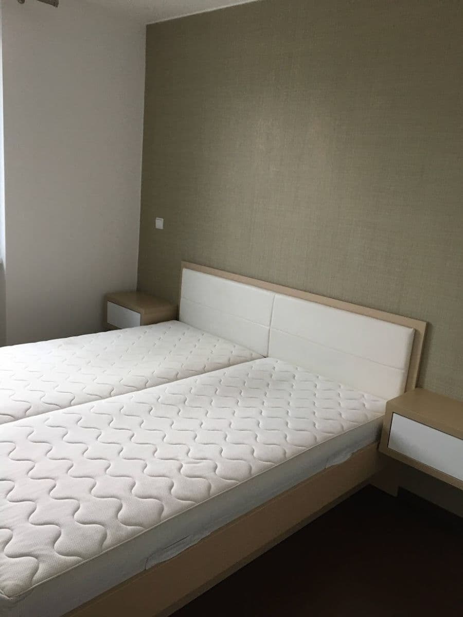 Pronájem bytu 2+kk 55 m², Zdeňka Štěpánka, Rakovník, Středočeský kraj Pronájem bytu 2+kk 55 m², Zdeňka Štěpánka, Rakovník, Středočeský kraj