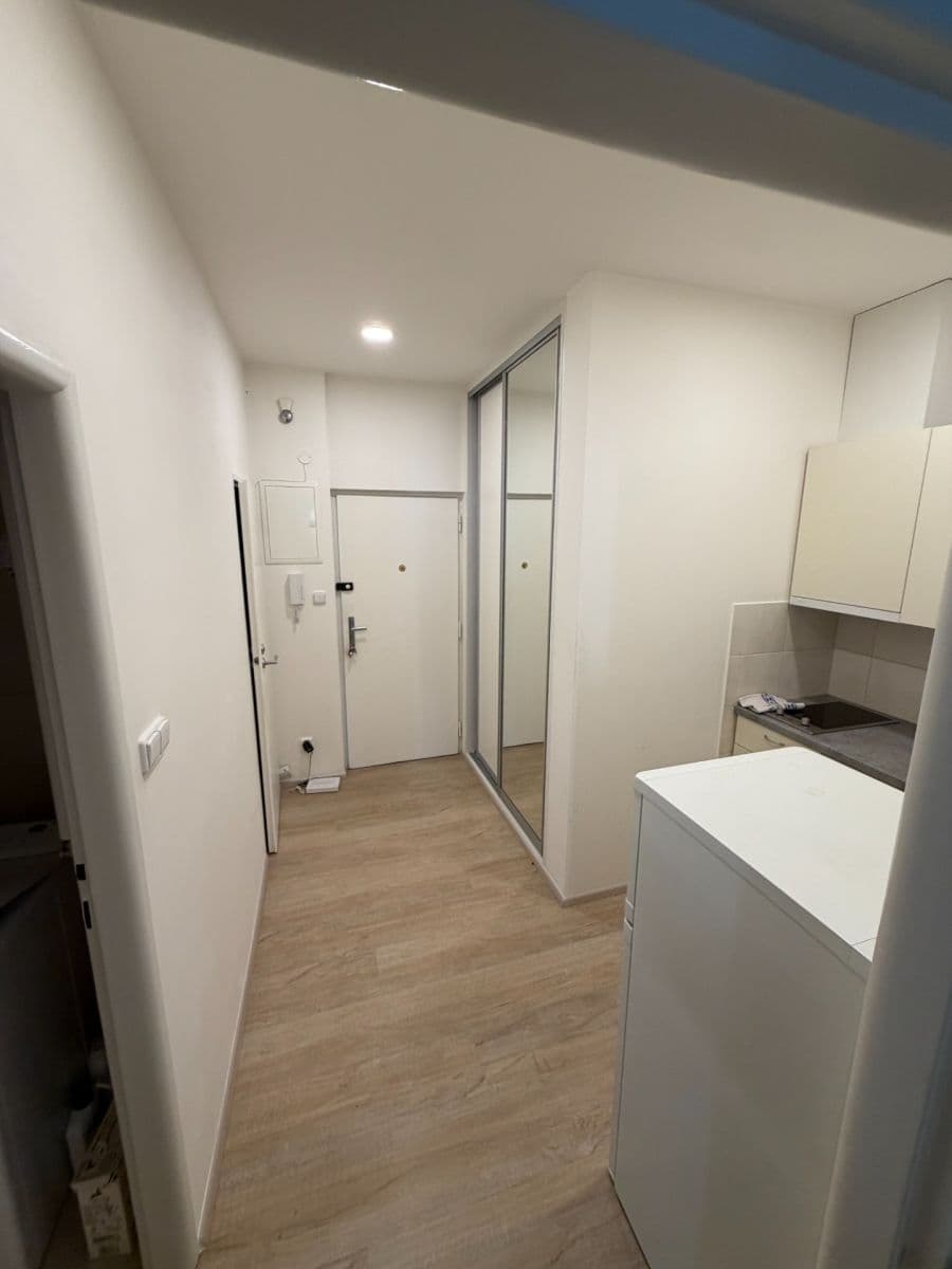 Pronájem bytu 1+kk 31 m², 5. května, Praha, Praha Pronájem bytu 1+kk 31 m², 5. května, Praha, Praha