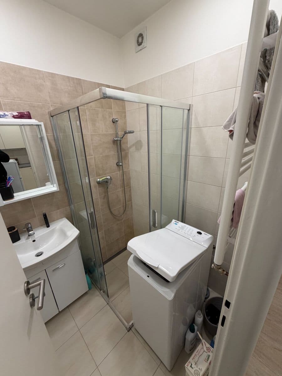 Pronájem bytu 1+kk 31 m², 5. května, Praha, Praha Pronájem bytu 1+kk 31 m², 5. května, Praha, Praha