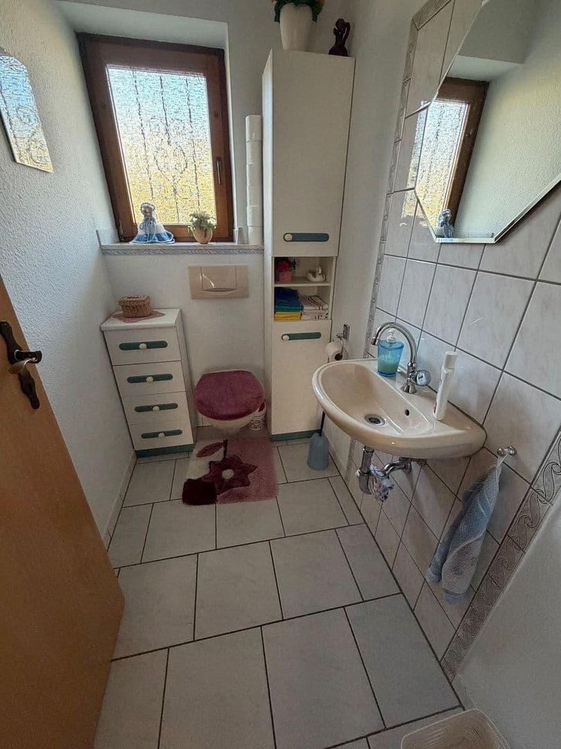 Pronájem bytu 4+1 102 m², Am Sonnenhang 8, Oberbettingen, Porýní-Falc Pronájem bytu 4+1 102 m², Am Sonnenhang 8, Oberbettingen, Porýní-Falc