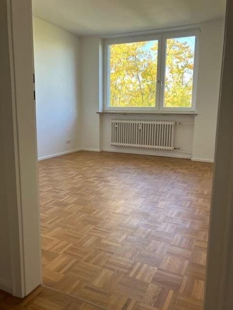 Pronájem bytu 2+1 55 m², Denninger Straße 208, München, Bavorsko Pronájem bytu 2+1 55 m², Denninger Straße 208, München, Bavorsko