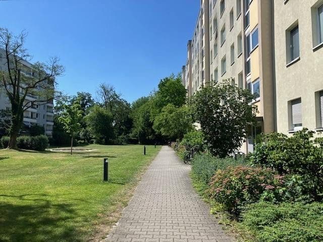 Pronájem bytu 2+1 55 m², Denninger Straße 208, München, Bavorsko Pronájem bytu 2+1 55 m², Denninger Straße 208, München, Bavorsko