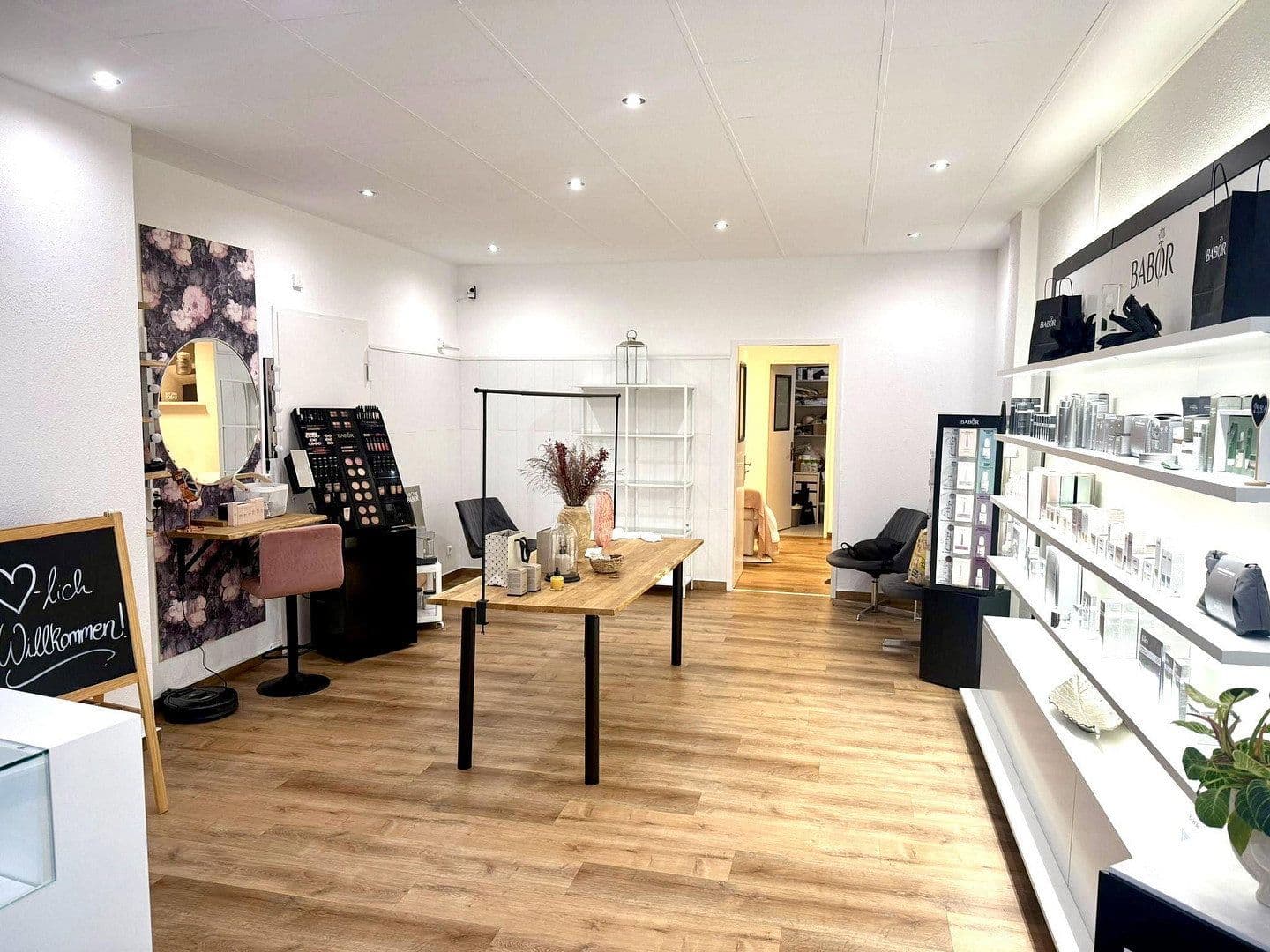 Pronájem nebytového prostoru 58 m², Lübecker Strasse 25-27, Schwerin, Mecklenburg-Vorpommern Pronájem nebytového prostoru 58 m², Lübecker Strasse 25-27, Schwerin, Mecklenburg-Vorpommern