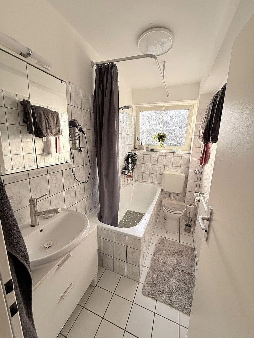 Pronájem bytu 2+1 45 m², Köln, Severní Porýní-Vestfálsko Pronájem bytu 2+1 45 m², Köln, Severní Porýní-Vestfálsko