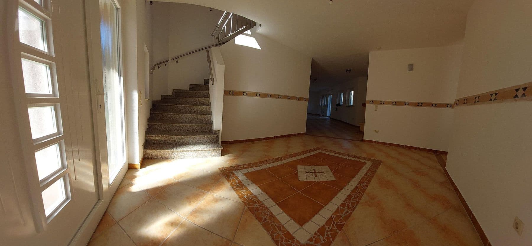 Prodej domu 174 m², pozemek 450 m², Weiherstraße 51, Hochspeyer, Porýní-Falc Prodej domu 174 m², pozemek 450 m², Weiherstraße 51, Hochspeyer, Porýní-Falc