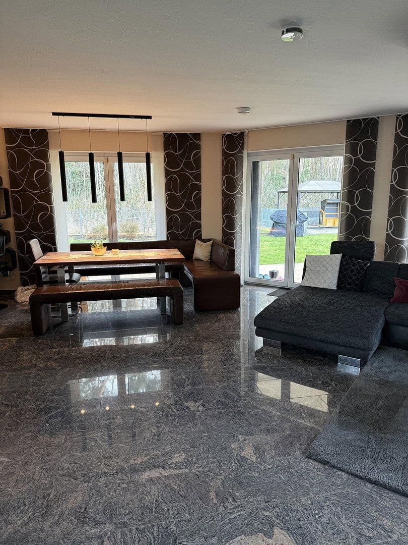 Prodej domu 200 m², pozemek 1.050 m², Feucht, Bavorsko Prodej domu 200 m², pozemek 1.050 m², Feucht, Bavorsko