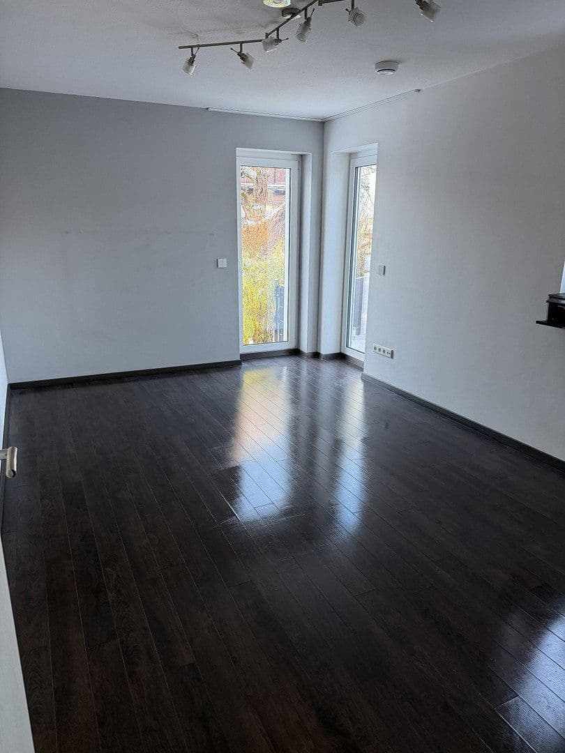 Prodej domu 200 m², pozemek 1.050 m², Feucht, Bavorsko Prodej domu 200 m², pozemek 1.050 m², Feucht, Bavorsko