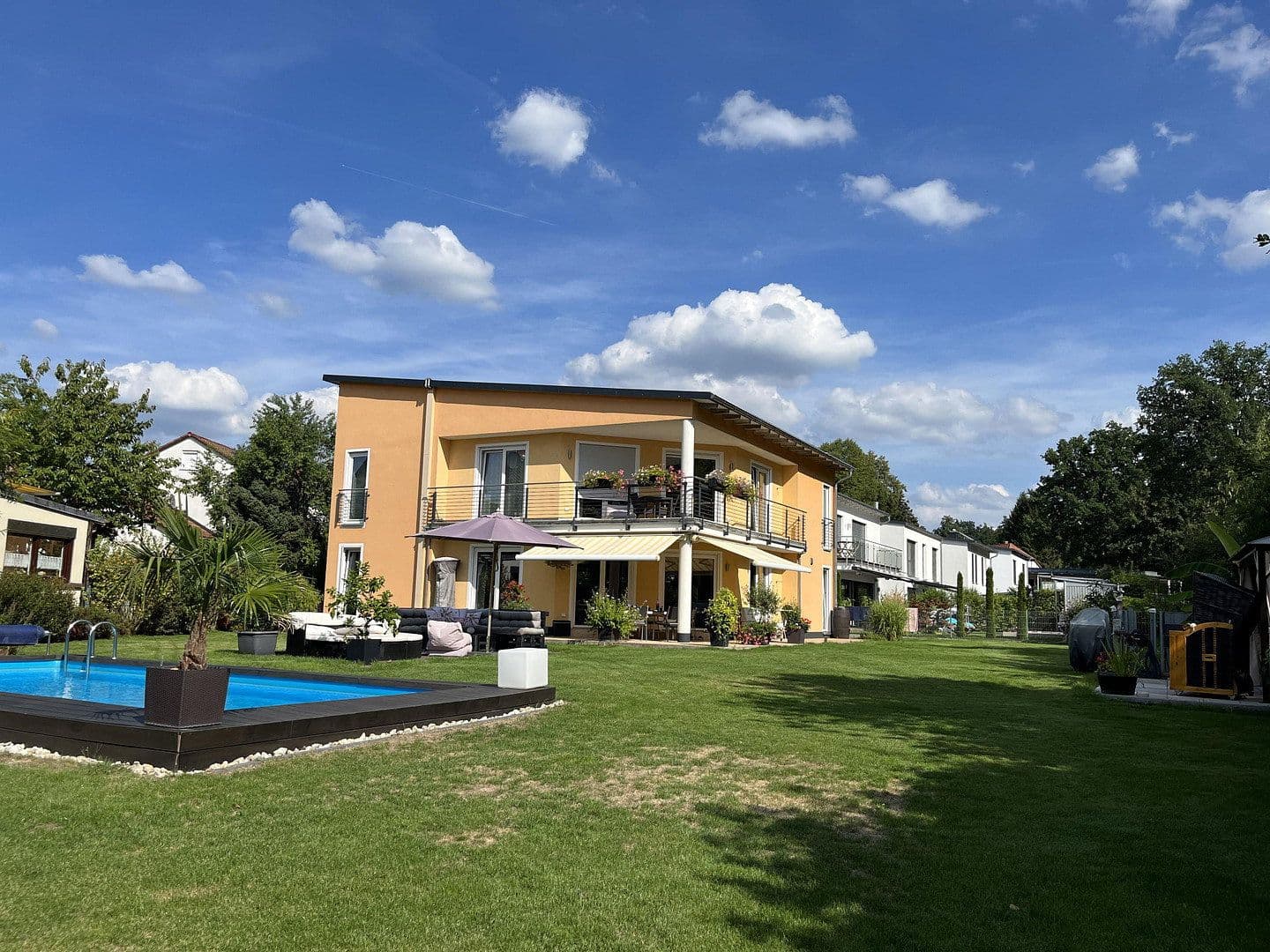 Prodej domu 200 m², pozemek 1.050 m², Feucht, Bavorsko Prodej domu 200 m², pozemek 1.050 m², Feucht, Bavorsko