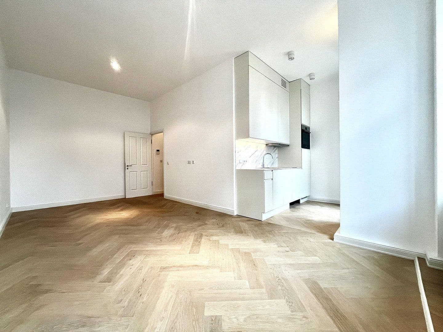 Pronájem bytu 1+1 35 m², Schöneberger Str. 9, Berlin, Berlín Pronájem bytu 1+1 35 m², Schöneberger Str. 9, Berlin, Berlín