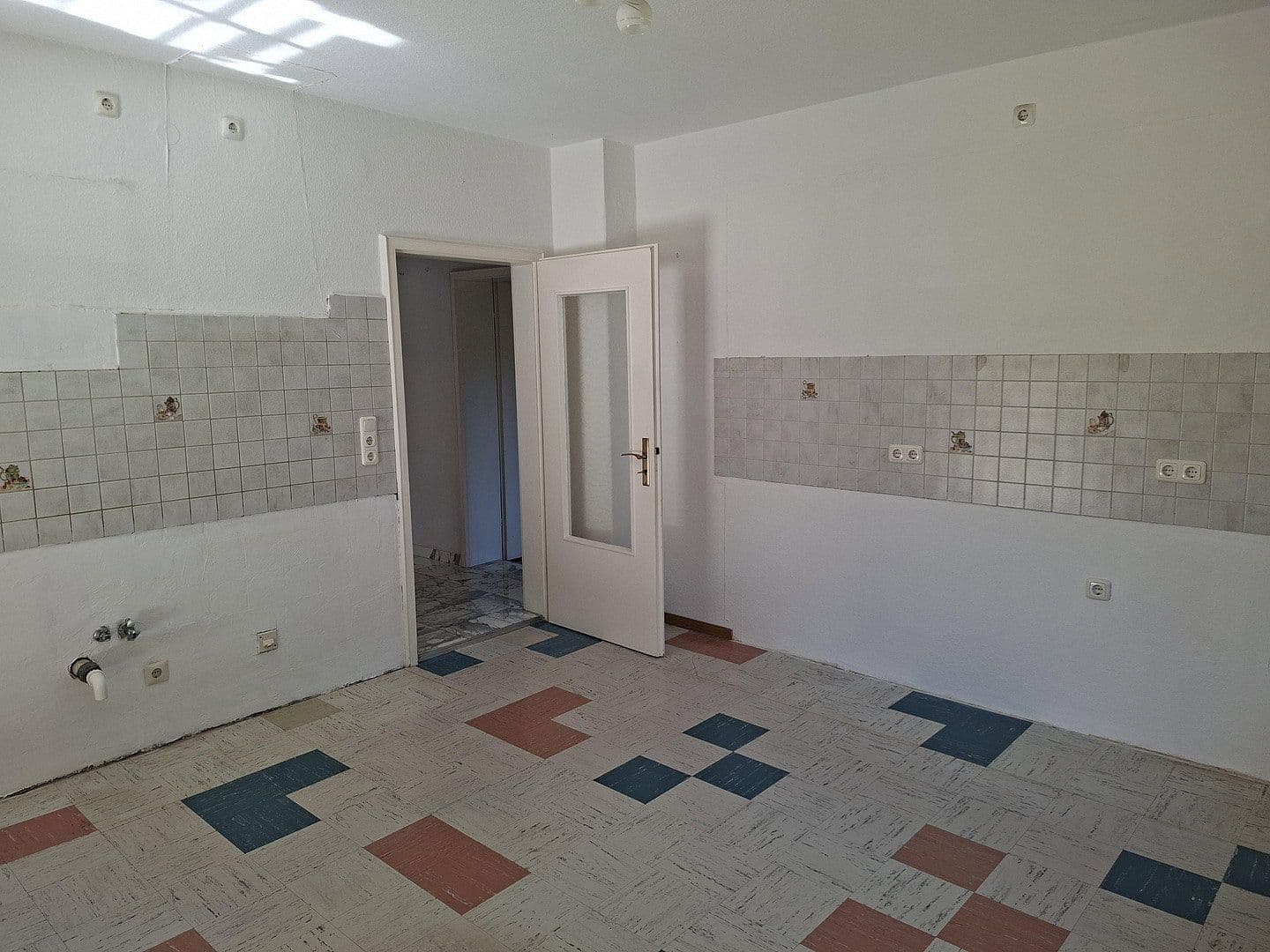 Prodej domu 117 m², pozemek 910 m², Gartenstr. 7, Breitenbrunn, Bavorsko Prodej domu 117 m², pozemek 910 m², Gartenstr. 7, Breitenbrunn, Bavorsko