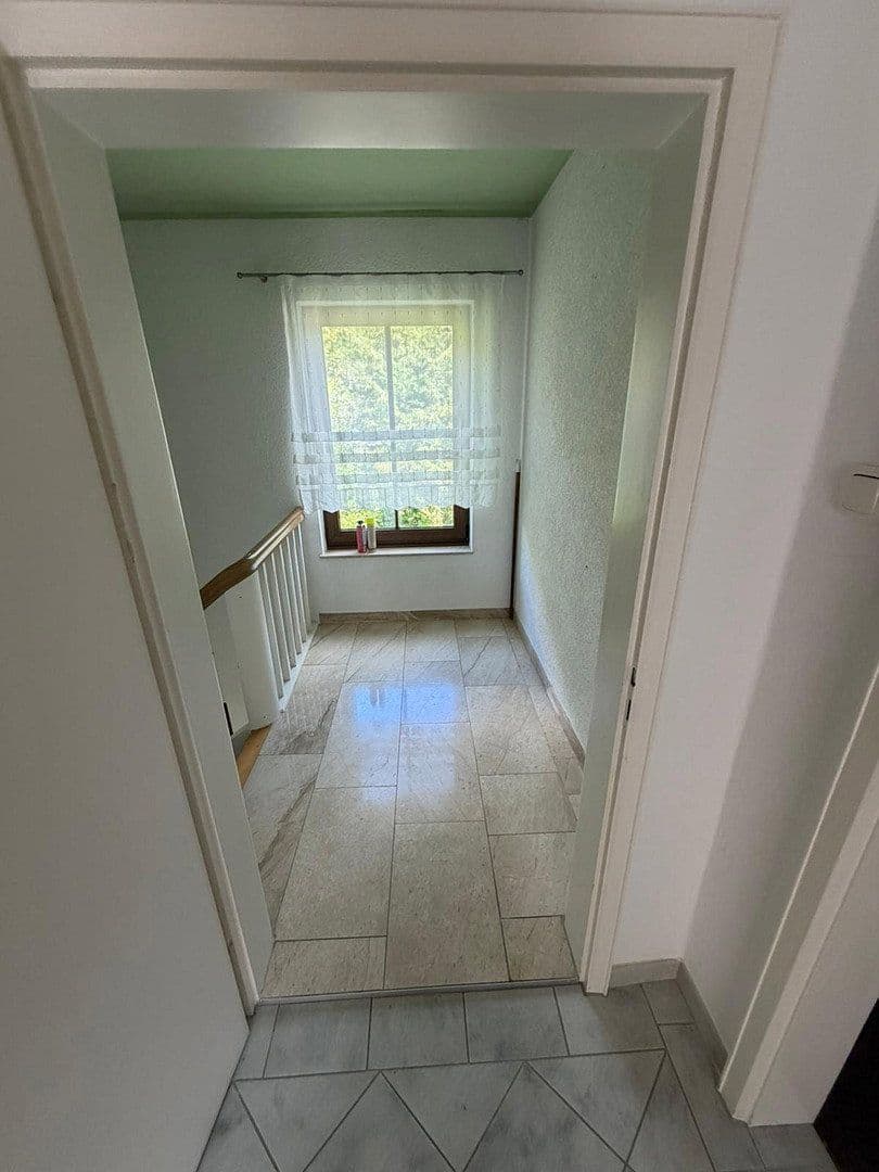 Prodej domu 117 m², pozemek 910 m², Gartenstr. 7, Breitenbrunn, Bavorsko Prodej domu 117 m², pozemek 910 m², Gartenstr. 7, Breitenbrunn, Bavorsko