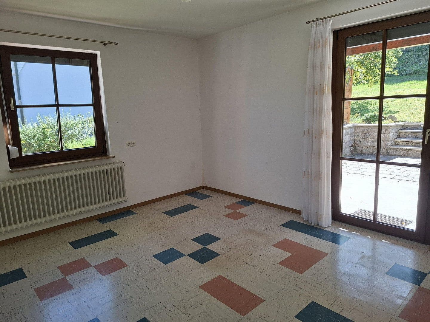 Prodej domu 117 m², pozemek 910 m², Gartenstr. 7, Breitenbrunn, Bavorsko Prodej domu 117 m², pozemek 910 m², Gartenstr. 7, Breitenbrunn, Bavorsko