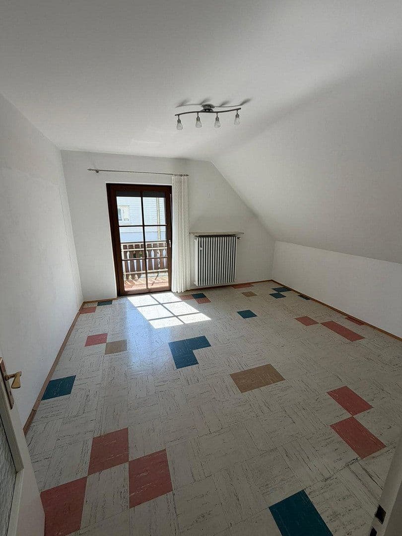 Prodej domu 117 m², pozemek 910 m², Gartenstr. 7, Breitenbrunn, Bavorsko Prodej domu 117 m², pozemek 910 m², Gartenstr. 7, Breitenbrunn, Bavorsko