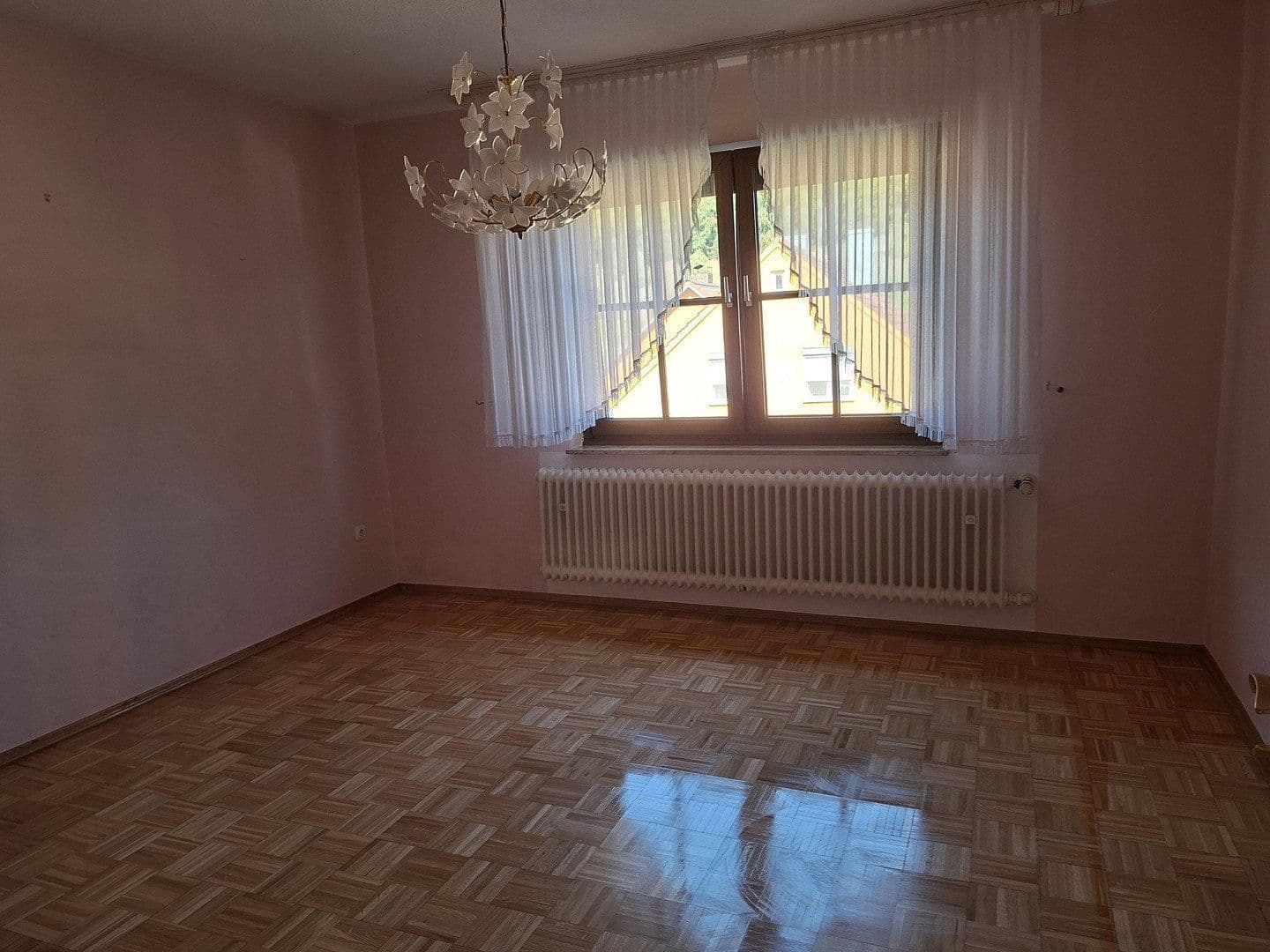 Prodej domu 117 m², pozemek 910 m², Gartenstr. 7, Breitenbrunn, Bavorsko Prodej domu 117 m², pozemek 910 m², Gartenstr. 7, Breitenbrunn, Bavorsko