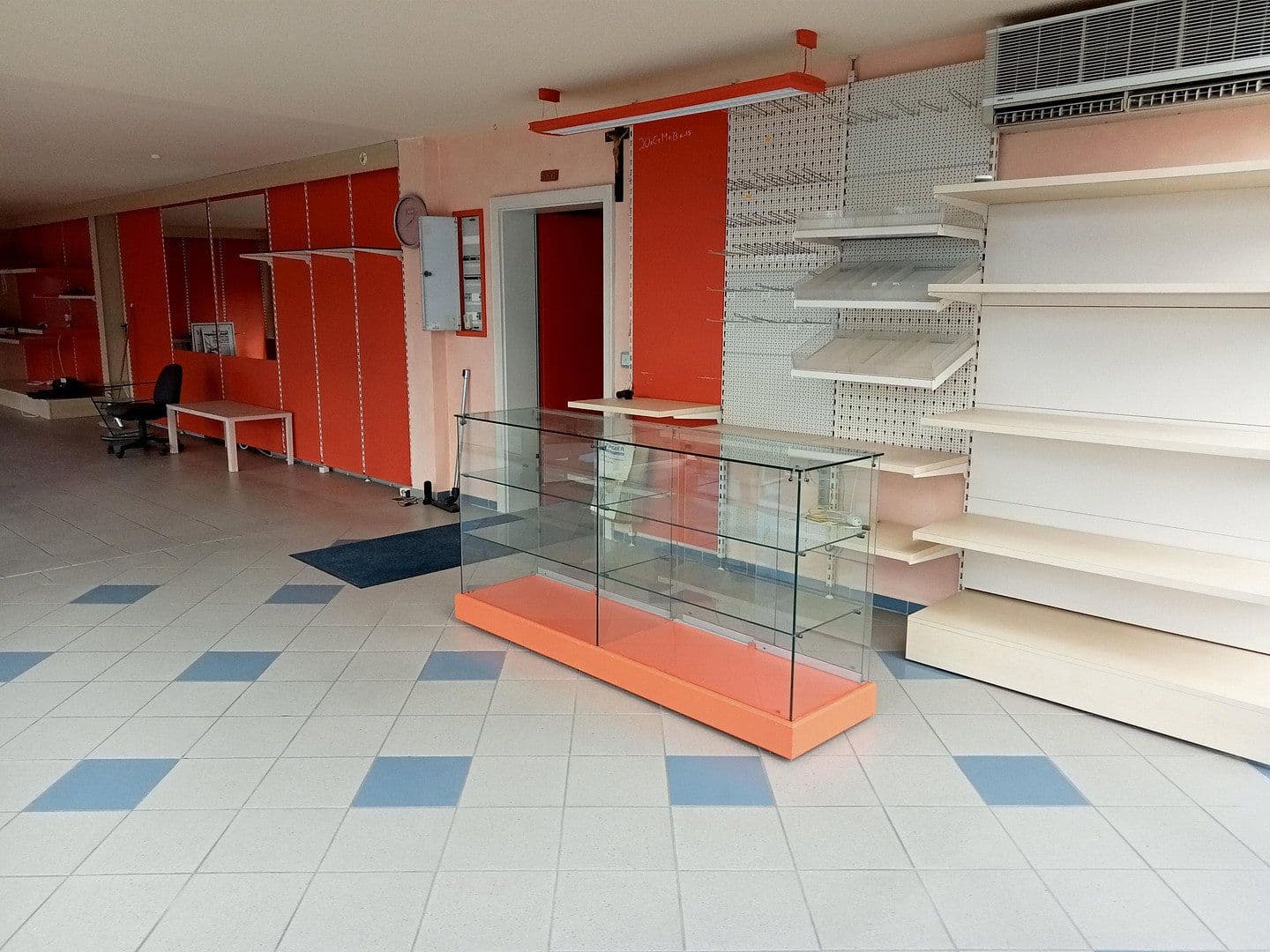 Pronájem nebytového prostoru 2.100 m², Auenweg 20, Eichendorf, Bavorsko Pronájem nebytového prostoru 2.100 m², Auenweg 20, Eichendorf, Bavorsko