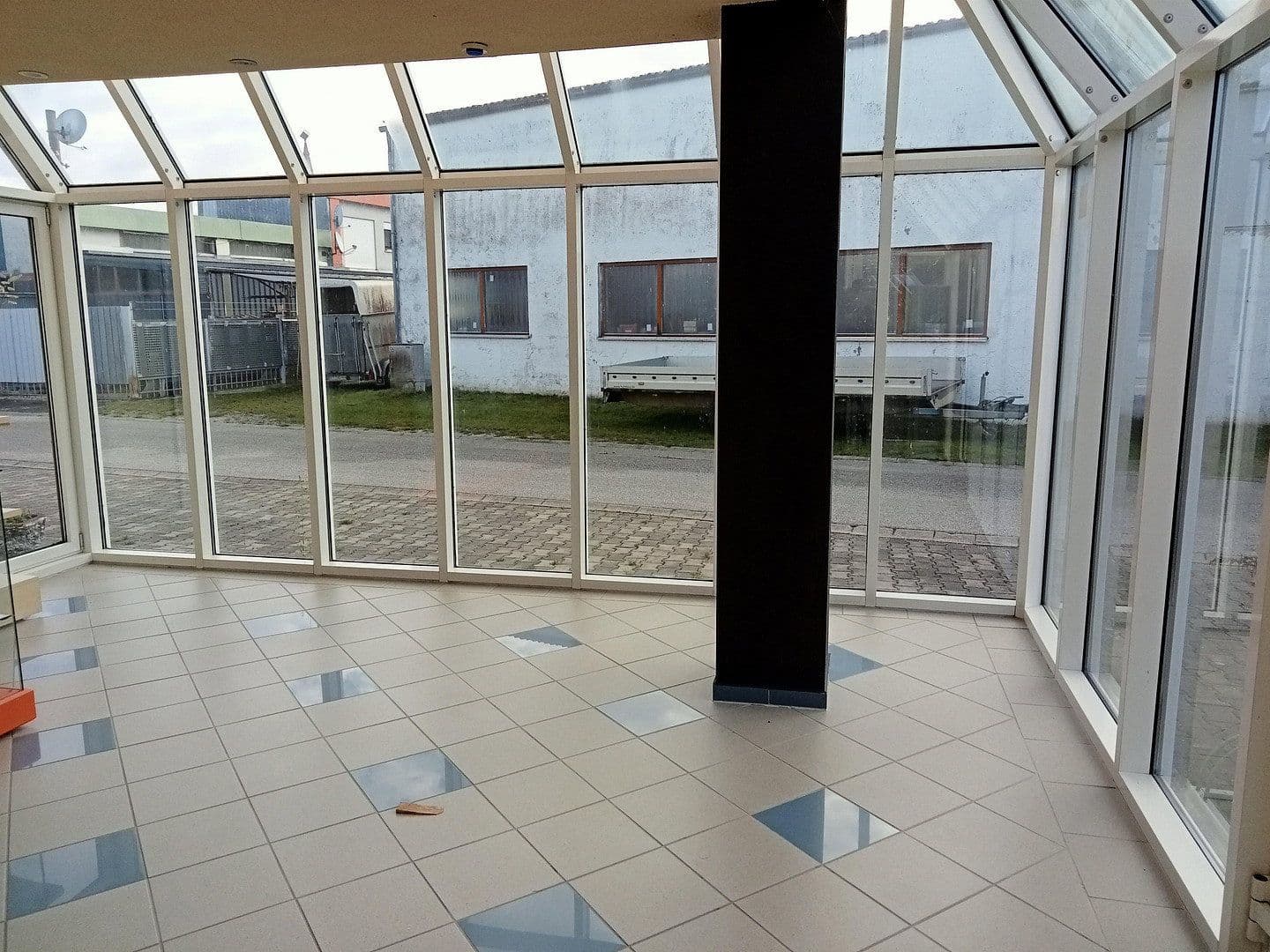 Pronájem nebytového prostoru 2.100 m², Auenweg 20, Eichendorf, Bavorsko Pronájem nebytového prostoru 2.100 m², Auenweg 20, Eichendorf, Bavorsko