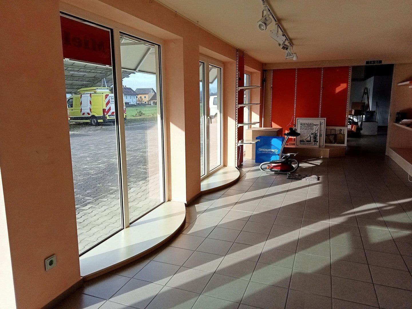 Pronájem nebytového prostoru 2.100 m², Auenweg 20, Eichendorf, Bavorsko Pronájem nebytového prostoru 2.100 m², Auenweg 20, Eichendorf, Bavorsko