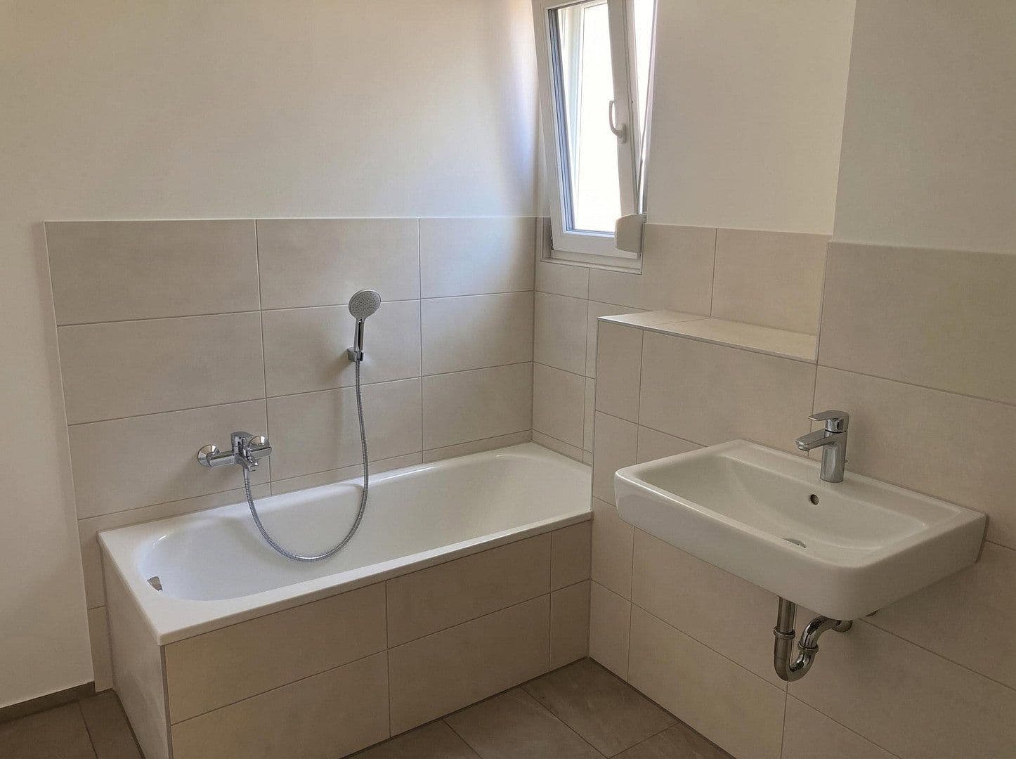 Pronájem domu 137 m², pozemek 160 m², Leonberger Str. 32, Villingen-Schwenningen, Bádensko-Württembersko Pronájem domu 137 m², pozemek 160 m², Leonberger Str. 32, Villingen-Schwenningen, Bádensko-Württembersko