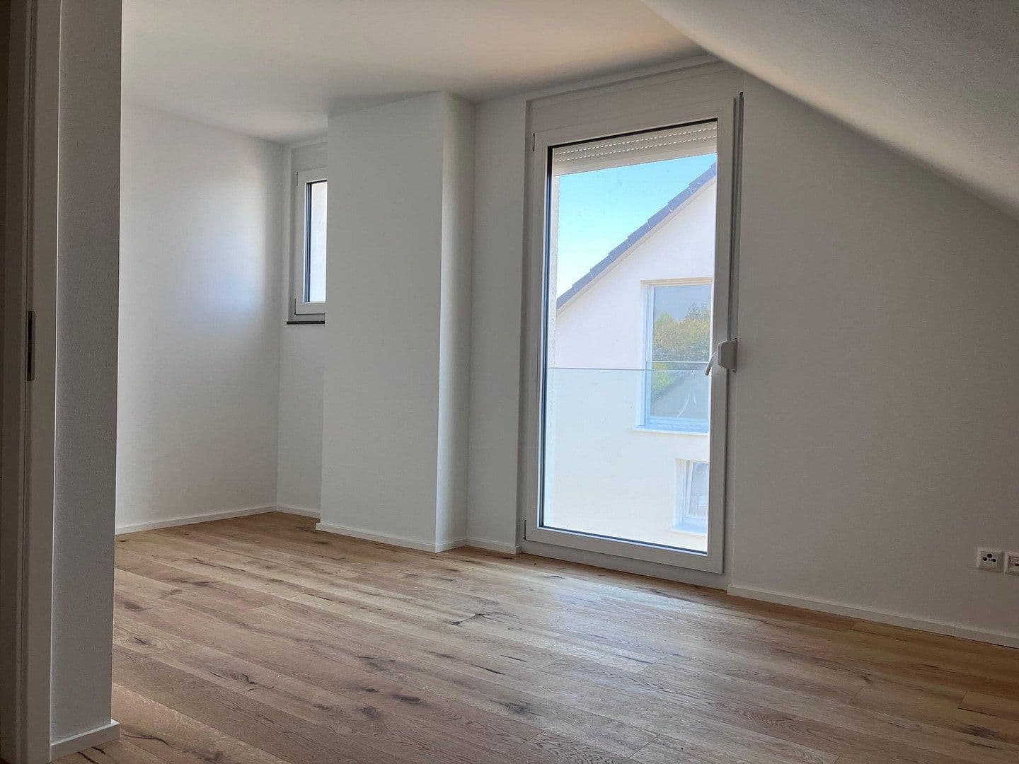 Pronájem domu 137 m², pozemek 160 m², Leonberger Str. 32, Villingen-Schwenningen, Bádensko-Württembersko Pronájem domu 137 m², pozemek 160 m², Leonberger Str. 32, Villingen-Schwenningen, Bádensko-Württembersko