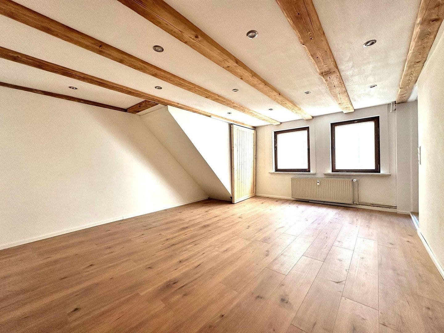 Pronájem bytu 4+1 110 m², Darrplatz 13, Apolda, Durynsko Pronájem bytu 4+1 110 m², Darrplatz 13, Apolda, Durynsko