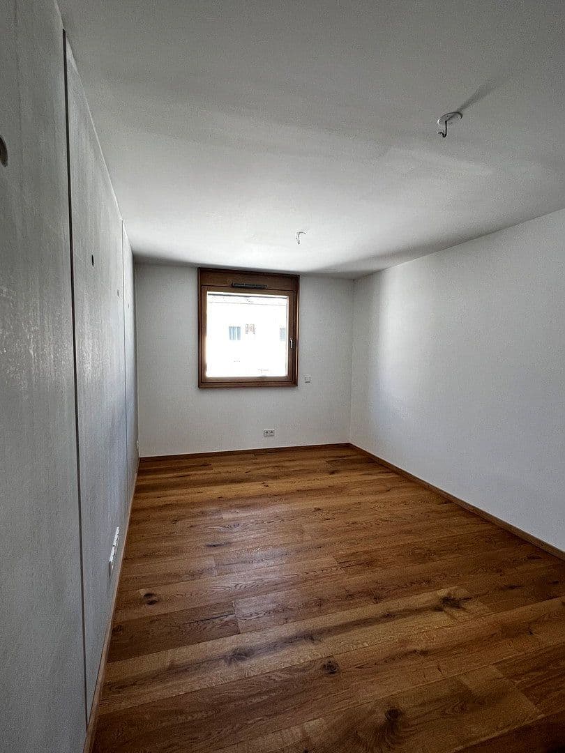 Pronájem bytu 3+1 87 m², Lerchenfeldstraße 28, München, Bavorsko Pronájem bytu 3+1 87 m², Lerchenfeldstraße 28, München, Bavorsko