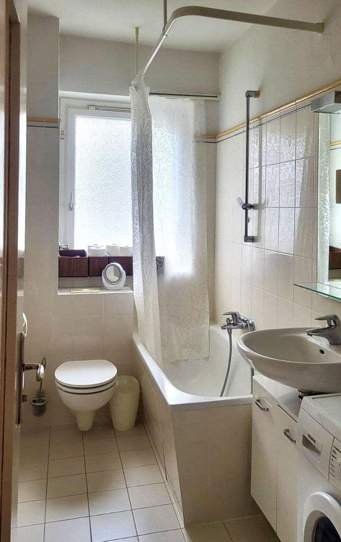 Prodej bytu 2+1 62 m², Düsseldorfer Str. 41, Berlin, Berlín Prodej bytu 2+1 62 m², Düsseldorfer Str. 41, Berlin, Berlín