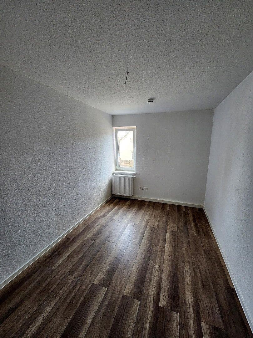 Pronájem bytu 3+1 68 m², Rudolf-Breitscheid-Straße 21, Lichtenstein/Sachsen, Sasko Pronájem bytu 3+1 68 m², Rudolf-Breitscheid-Straße 21, Lichtenstein/Sachsen, Sasko