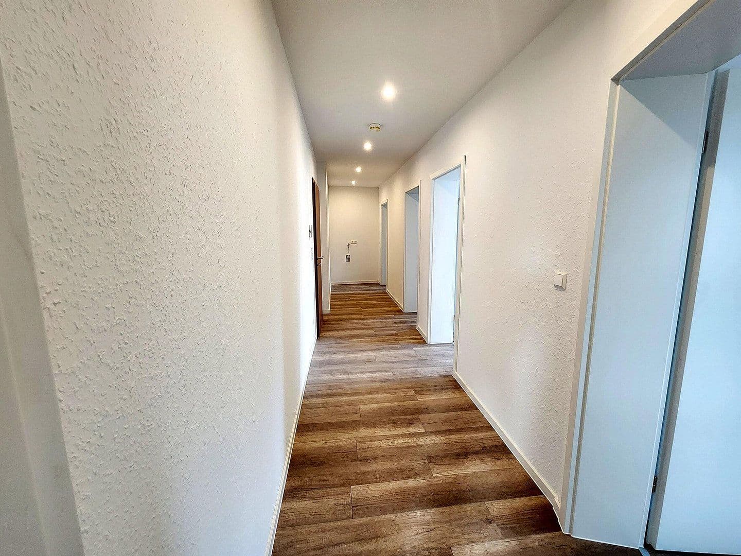 Pronájem bytu 3+1 68 m², Rudolf-Breitscheid-Straße 21, Lichtenstein/Sachsen, Sasko Pronájem bytu 3+1 68 m², Rudolf-Breitscheid-Straße 21, Lichtenstein/Sachsen, Sasko