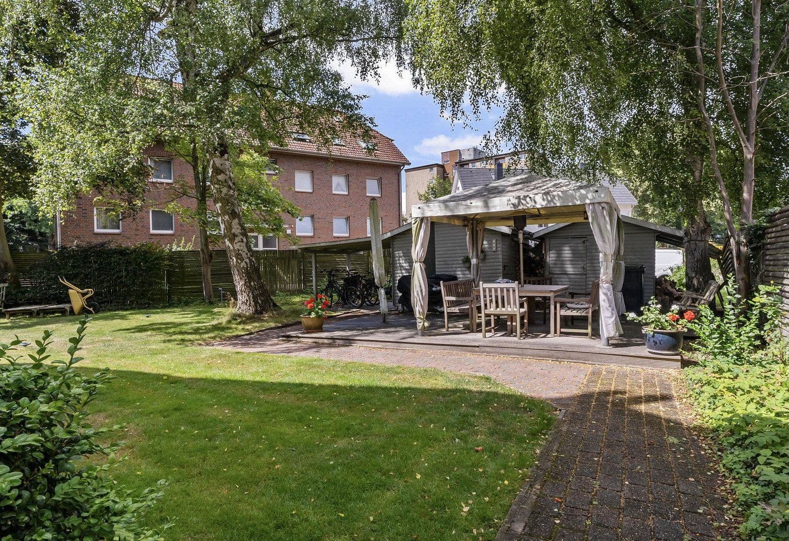 Prodej bytu 5+1 127 m², Organistenweg 5, Buxtehude, Dolní Sasko Prodej bytu 5+1 127 m², Organistenweg 5, Buxtehude, Dolní Sasko