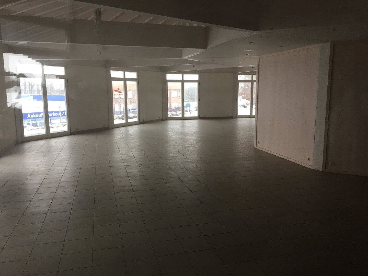 Pronájem nebytového prostoru 450 m², Zum Tälchen 2, Wilsdruff, Sasko Pronájem nebytového prostoru 450 m², Zum Tälchen 2, Wilsdruff, Sasko