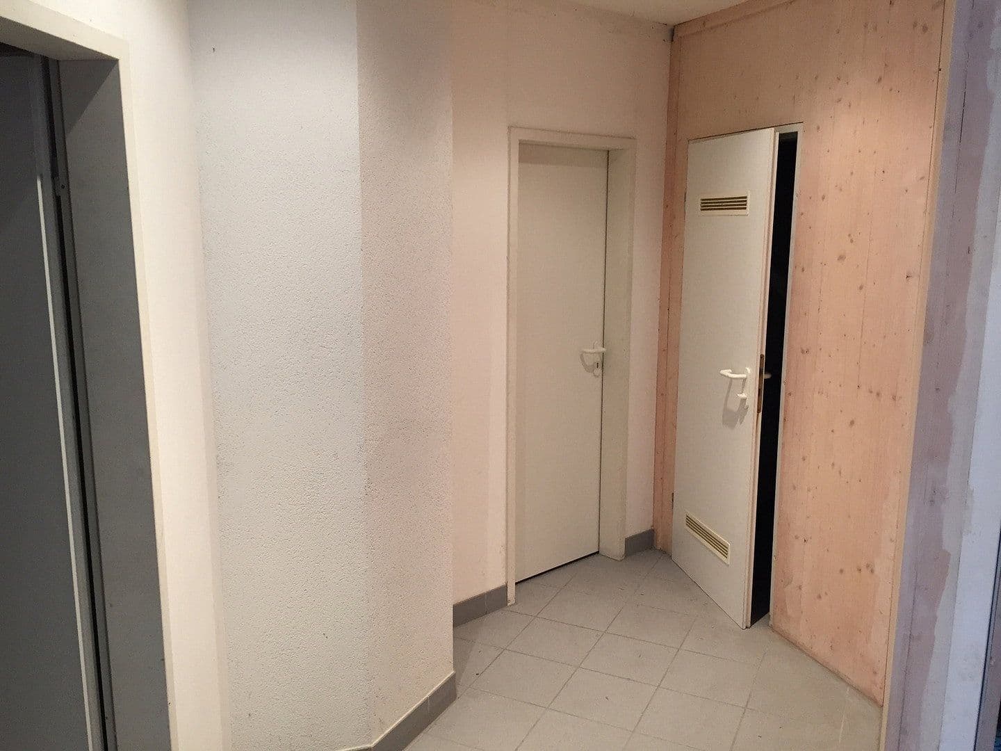 Pronájem nebytového prostoru 450 m², Zum Tälchen 2, Wilsdruff, Sasko Pronájem nebytového prostoru 450 m², Zum Tälchen 2, Wilsdruff, Sasko