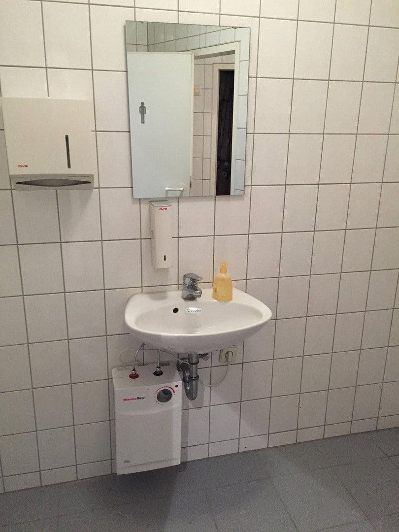 Pronájem nebytového prostoru 450 m², Zum Tälchen 2, Wilsdruff, Sasko Pronájem nebytového prostoru 450 m², Zum Tälchen 2, Wilsdruff, Sasko